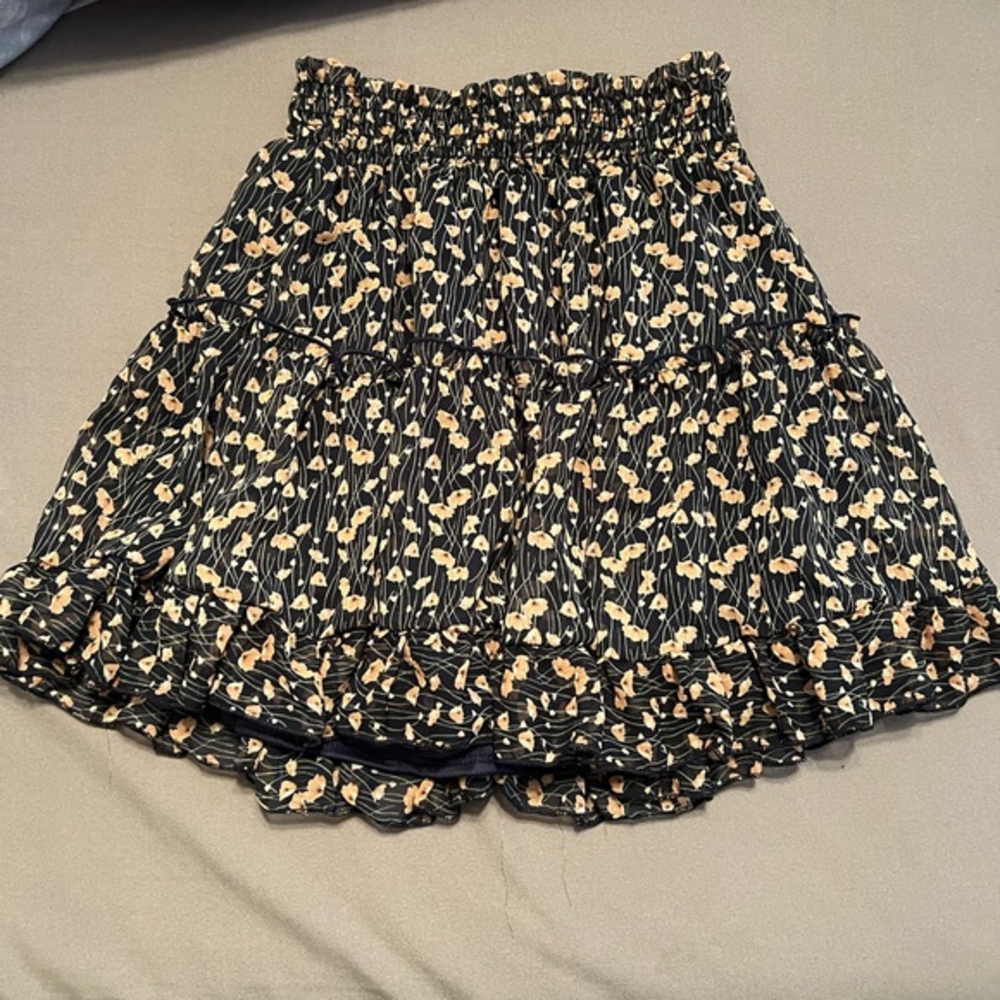 Pink Lily Women’s Mini Floral‎ Skirt Size Small